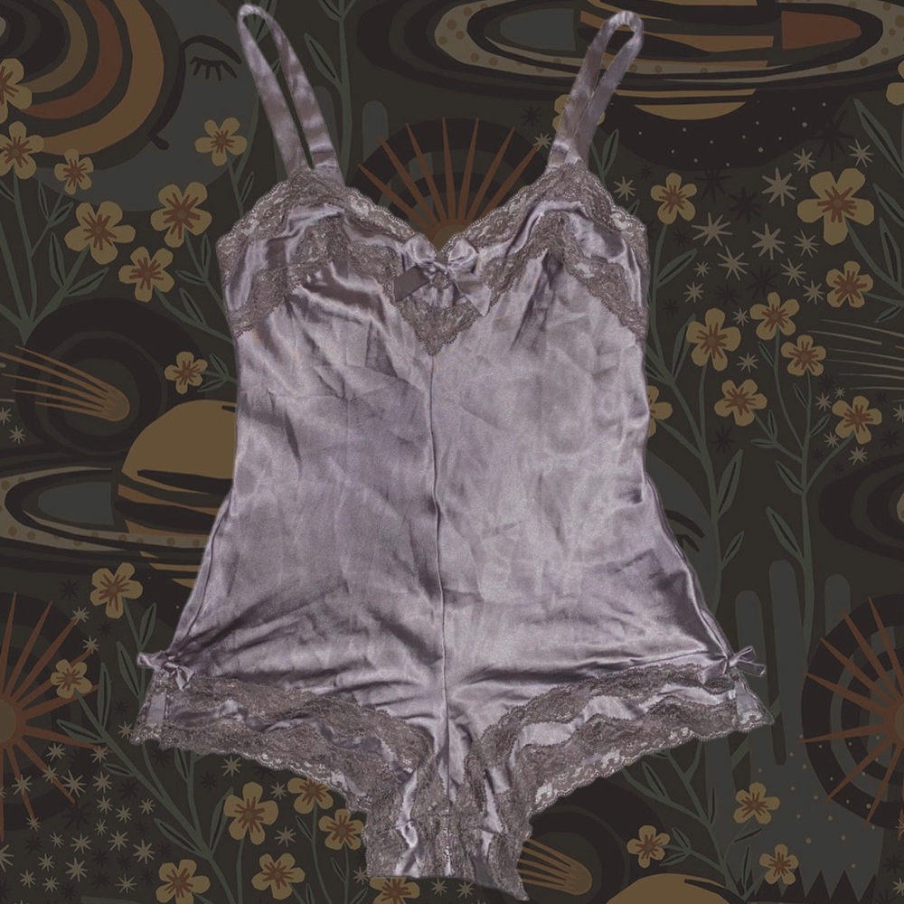 🌙 Victoria’s Secret Silky Romper ⭐️